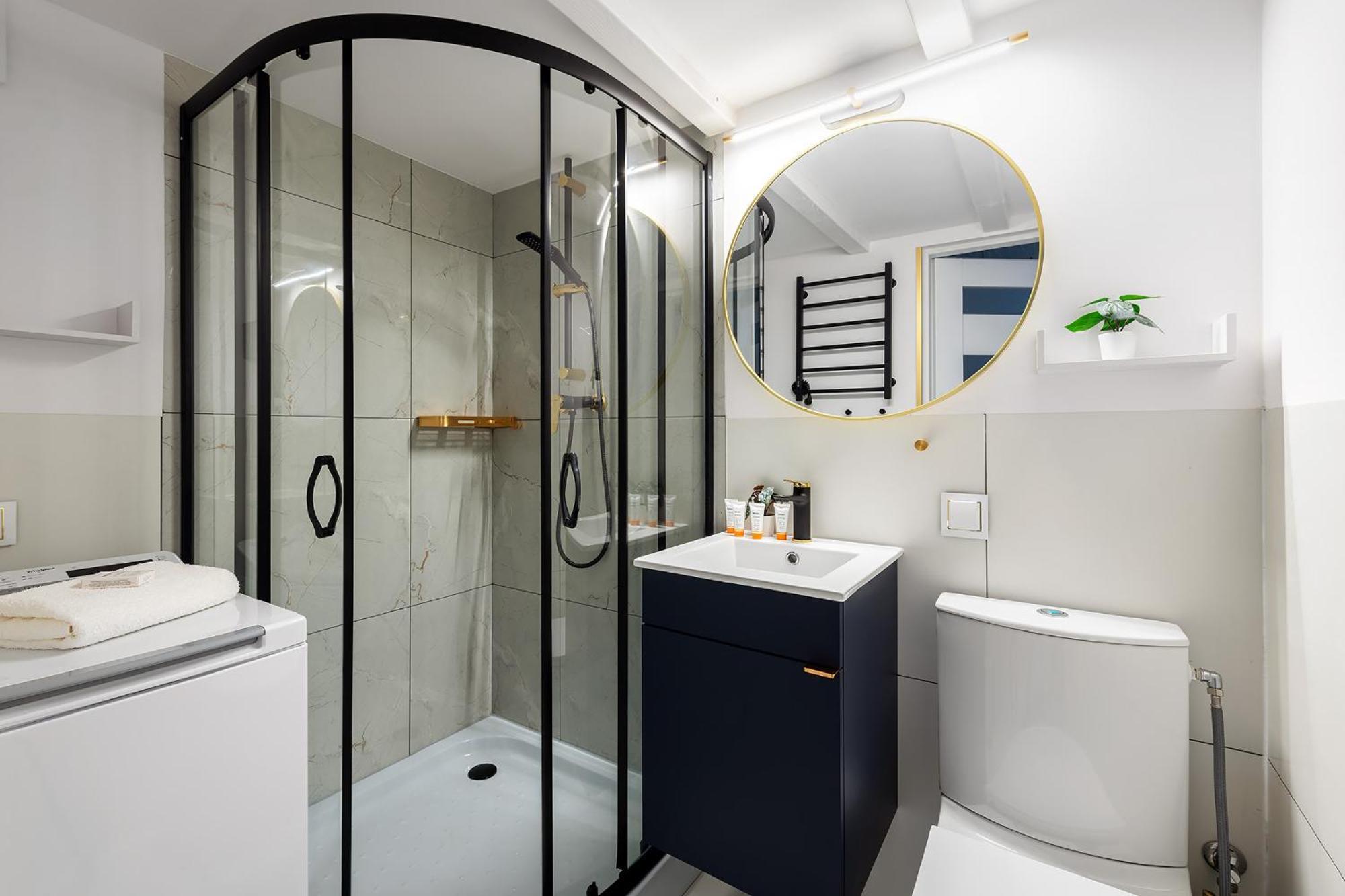 Stylish In The Center By Renters *